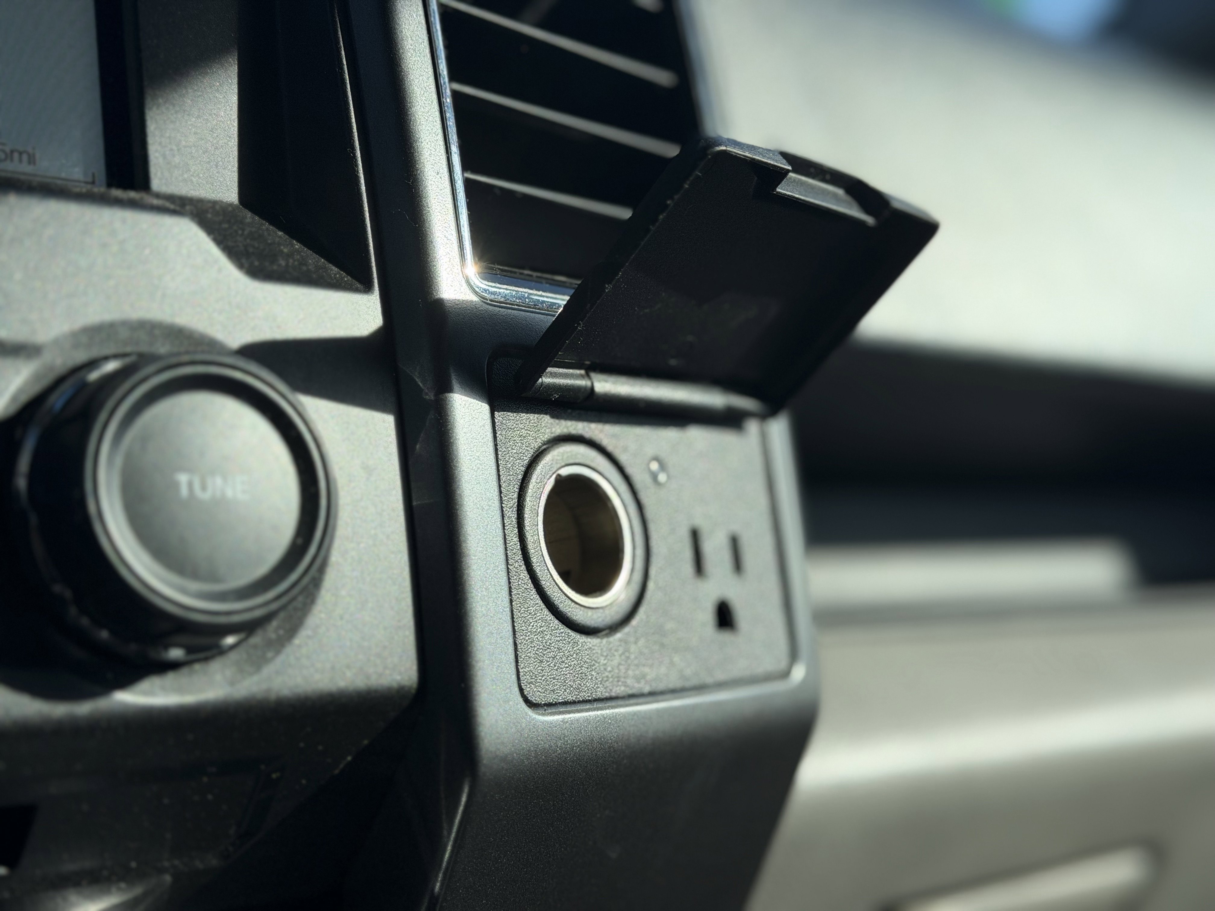 Used 2018 Ford F150 XLT w/ Equipment Group 302A Luxury image 19