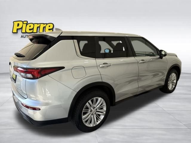 Used 2022 Mitsubishi Outlander ES image 6