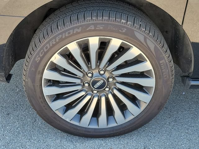 Used 2019 Lincoln Navigator L Reserve AWD/4WD image 7