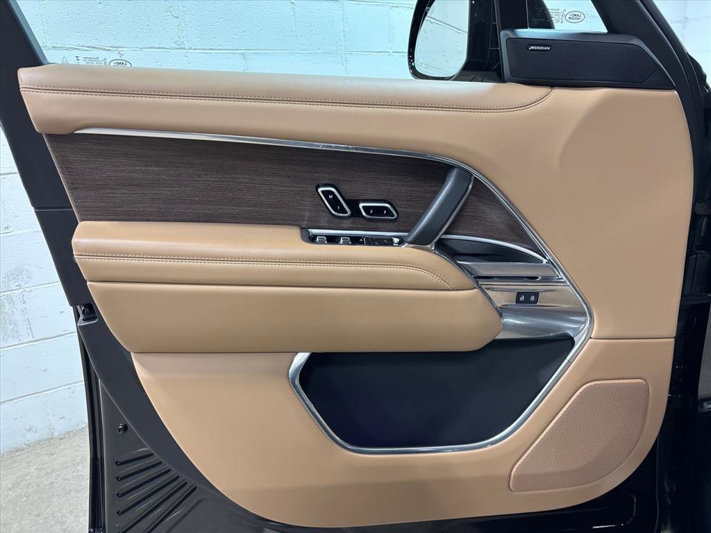 Used 2025 Land Rover Range Rover Long Wheelbase SE image 24