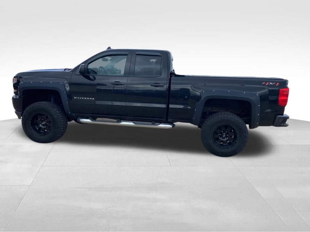 Used 2018 Chevrolet Silverado 1500 Custom w/ Custom Value Package AWD/4WD image 19