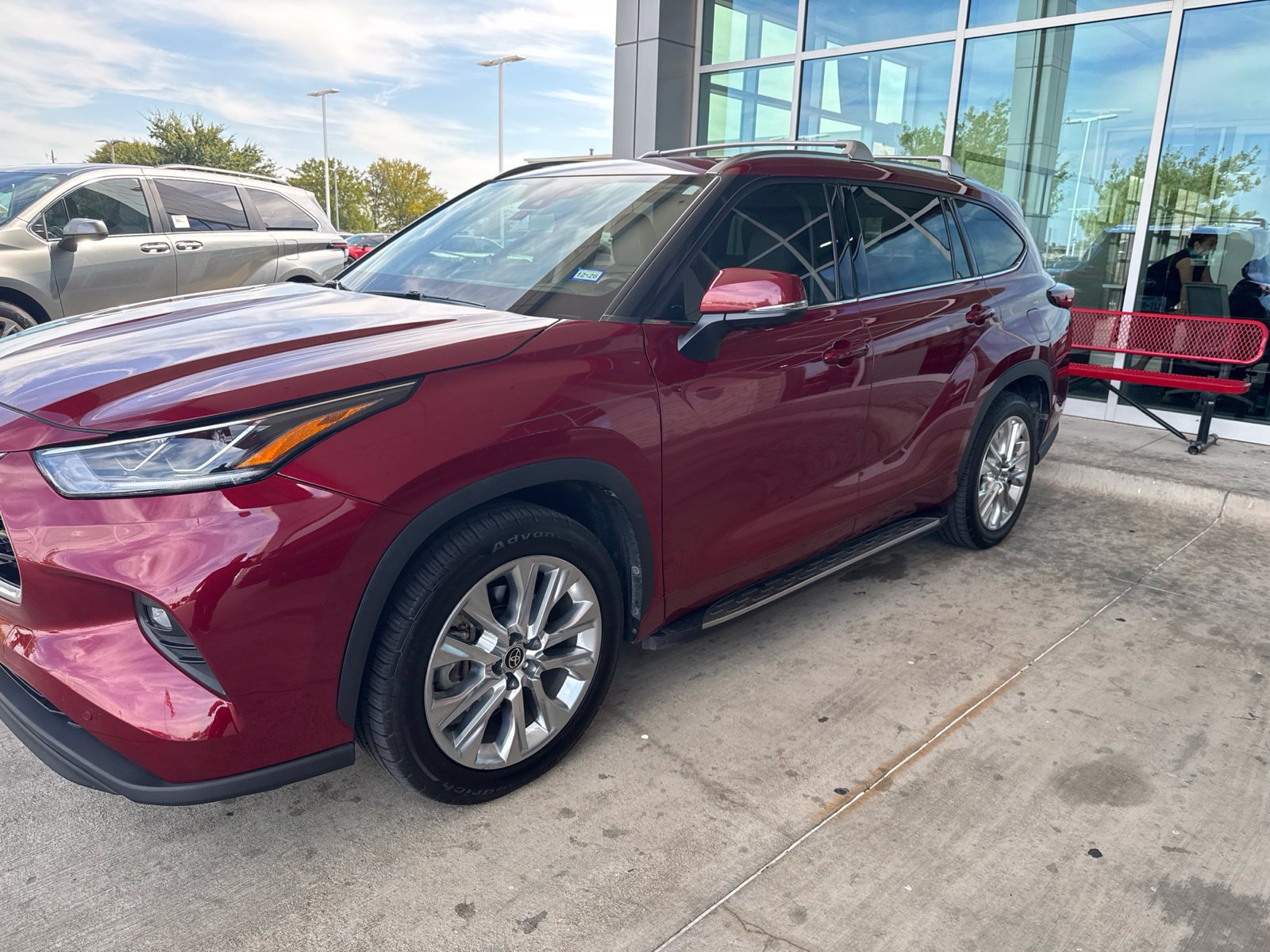 Used 2022 Toyota Highlander Limited FWD image 1