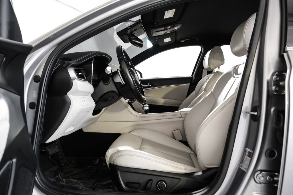 Used 2024 Genesis G70 2.5T RWD image 4