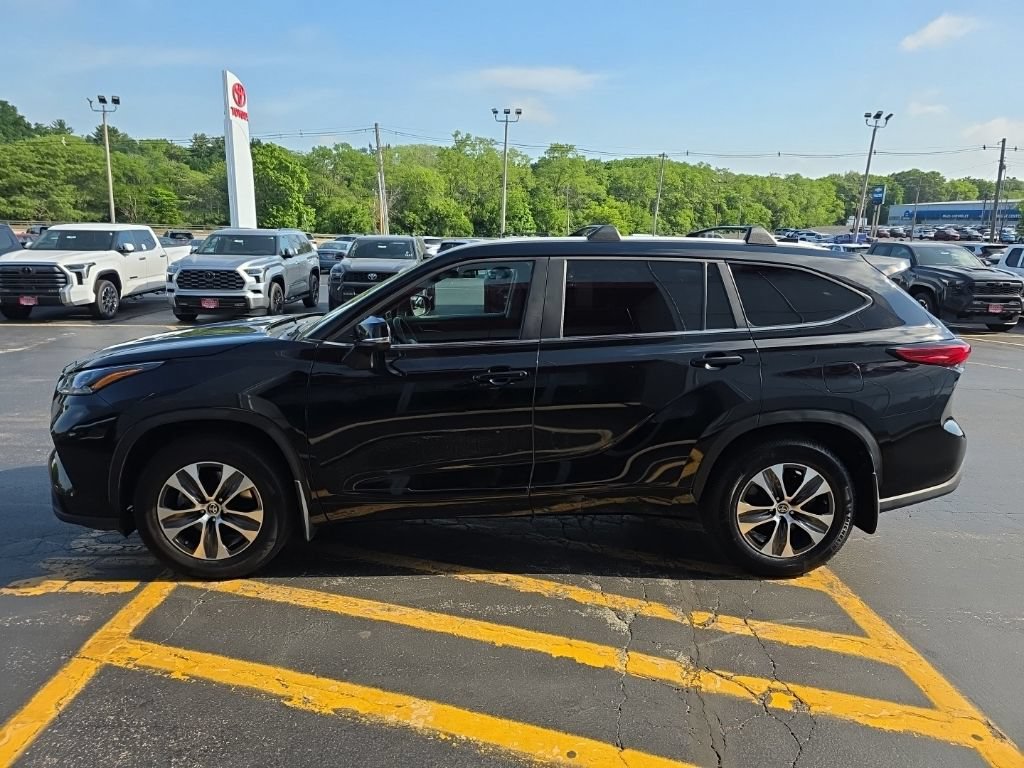 Used 2023 Toyota Highlander XLE AWD/4WD image 8