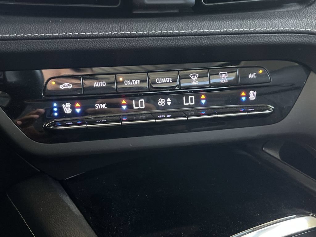 Used 2022 Buick Envision Avenir w/ Technology Package II AWD/4WD image 35