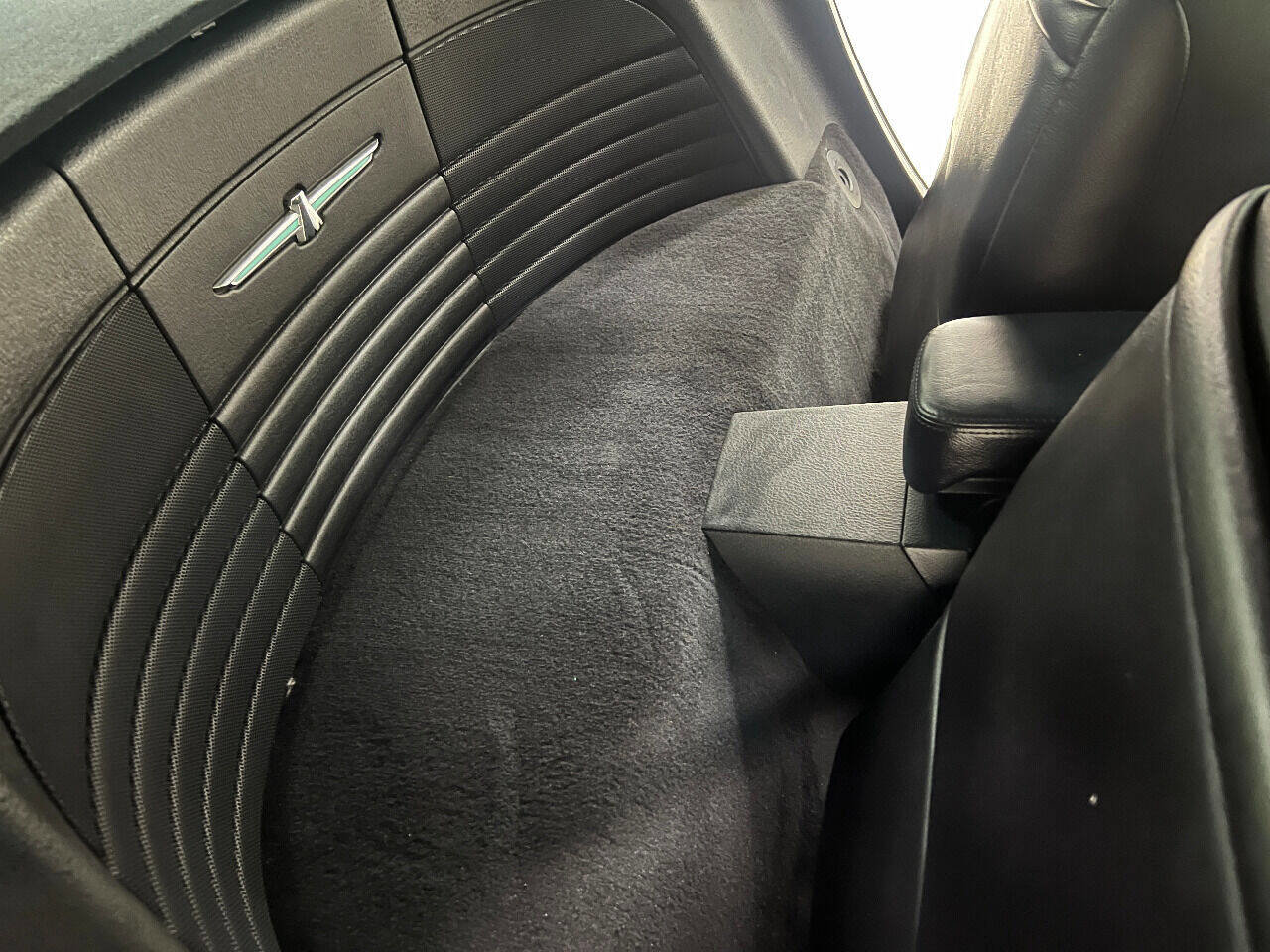 Used 2005 Ford Thunderbird Deluxe image 87