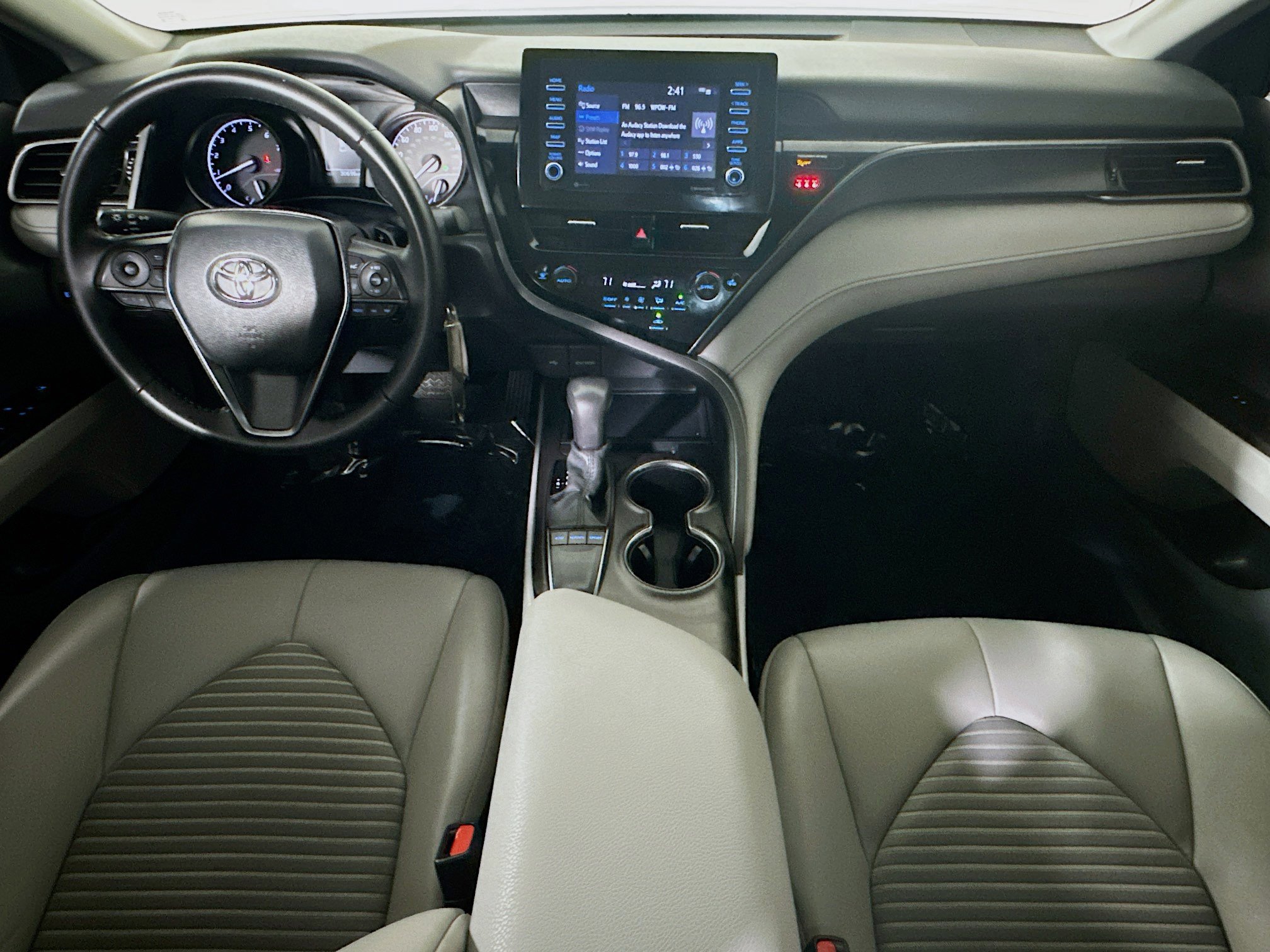 Used 2024 Toyota Camry SE image 25