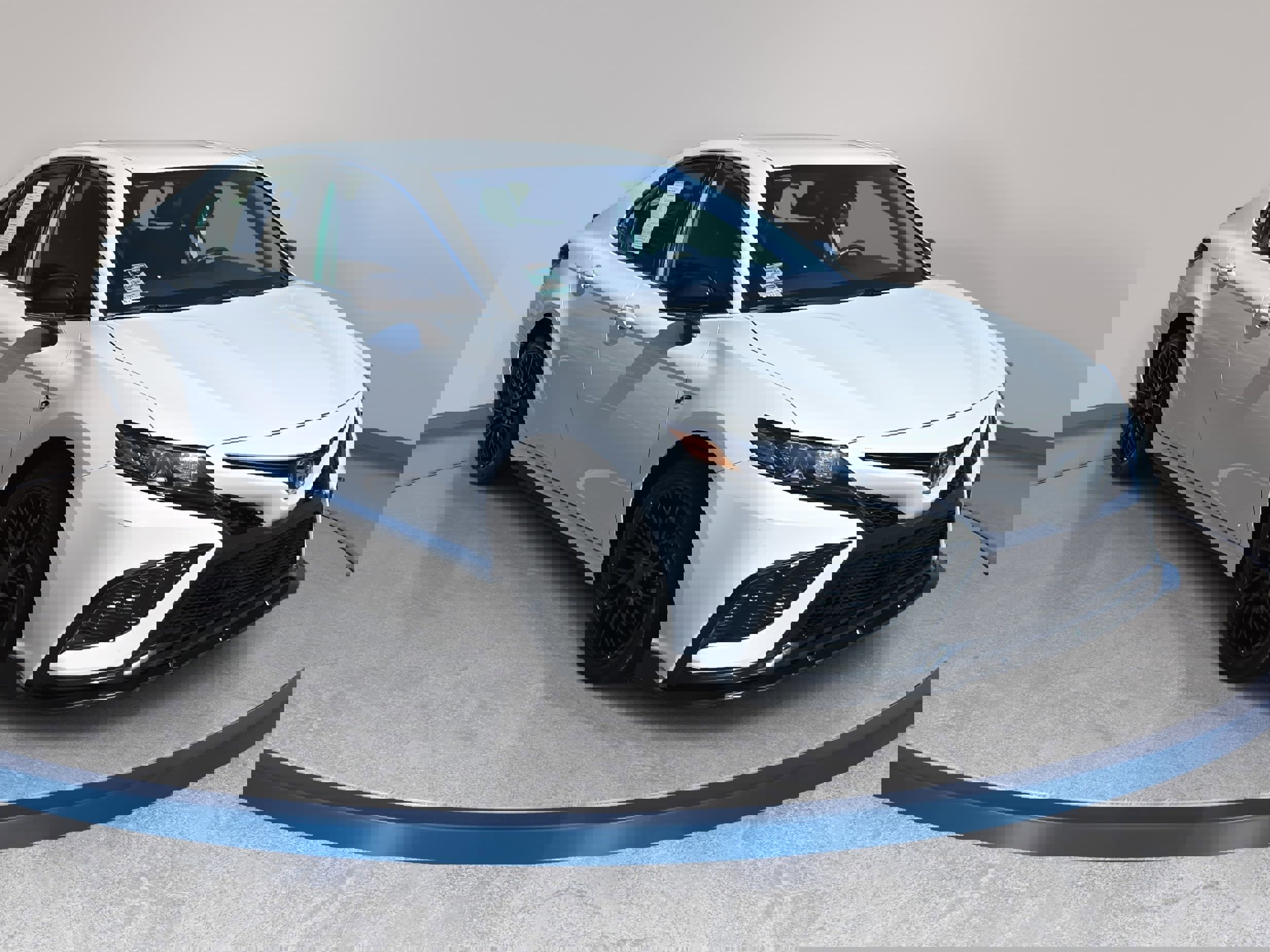 Used 2024 Toyota Camry SE image 3