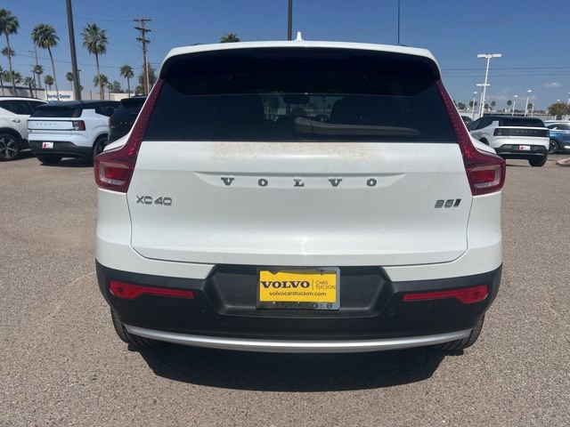 Used 2025 Volvo XC40 B5 Core w/ Climate Package image 4
