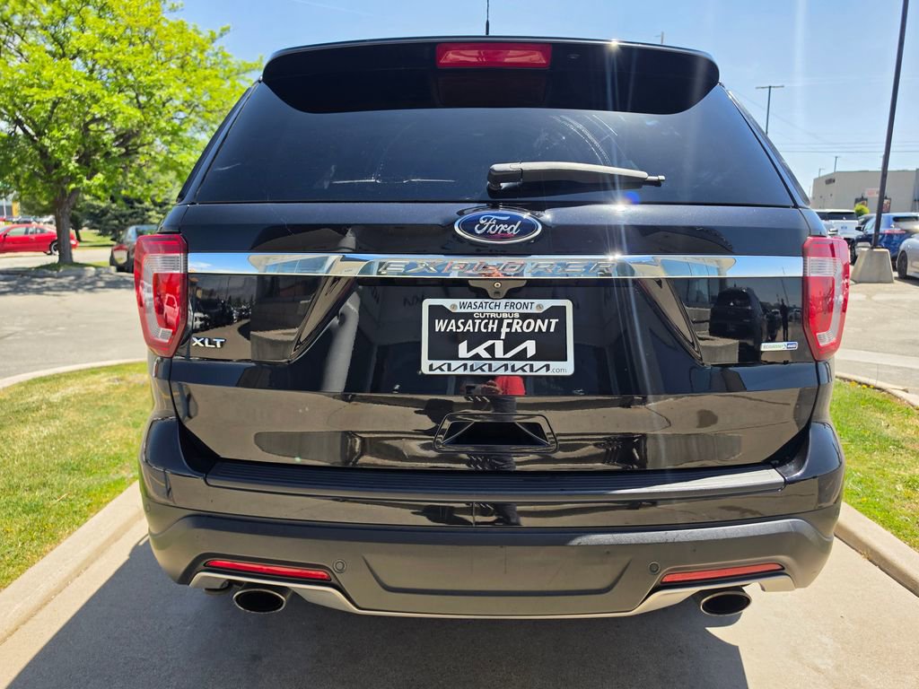 Used 2019 Ford Explorer XLT w/ Equipment Group 202A AWD/4WD image 6