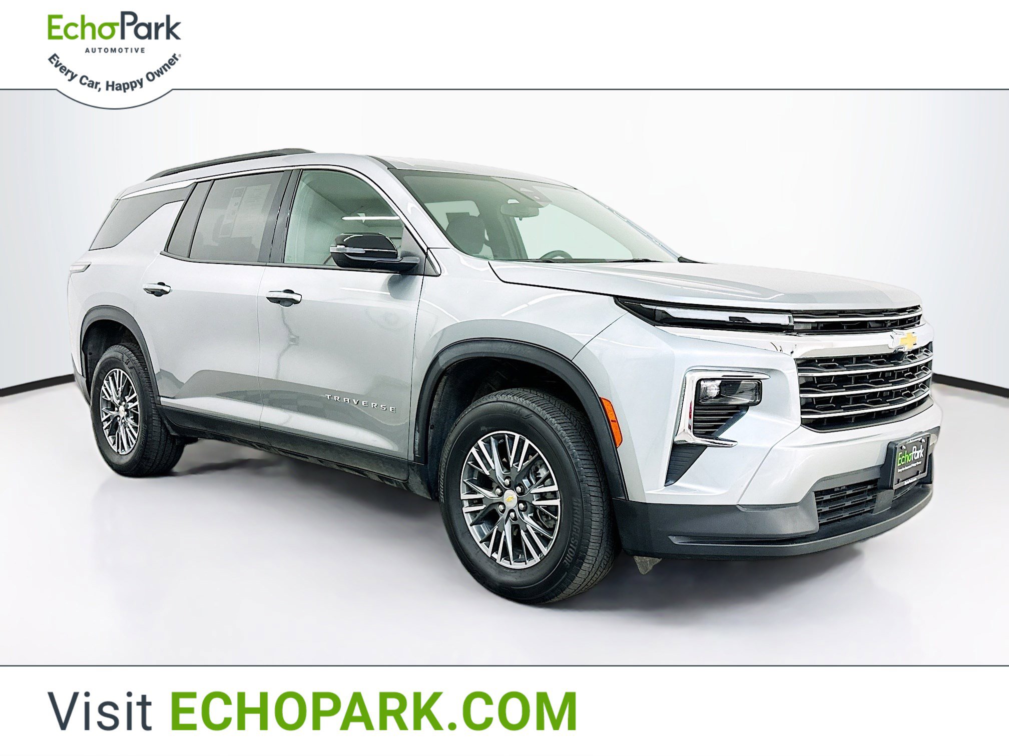 Used 2025 Chevrolet Traverse LT