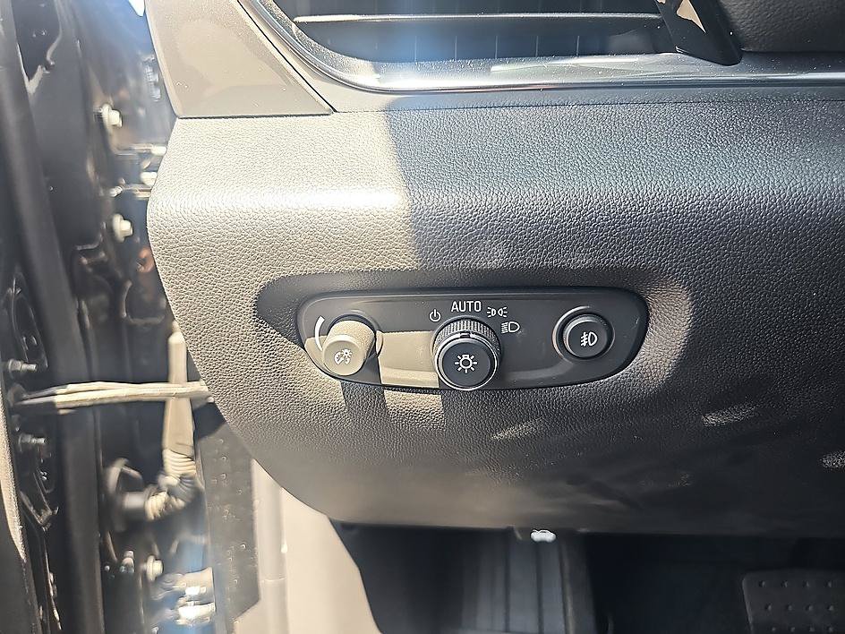 Used 2021 Chevrolet Traverse RS w/ LPO, Floor Liner Package AWD/4WD image 14