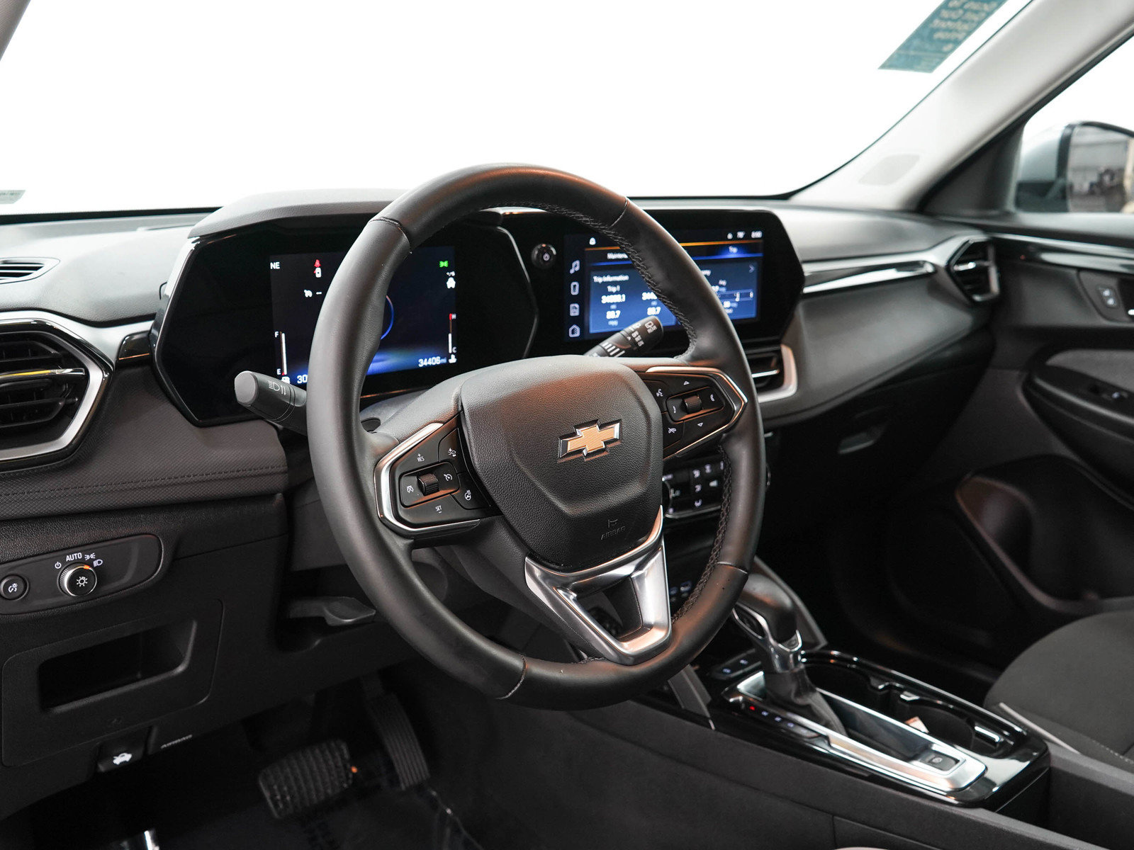 Used 2024 Chevrolet TrailBlazer LT w/ Convenience Package FWD image 25