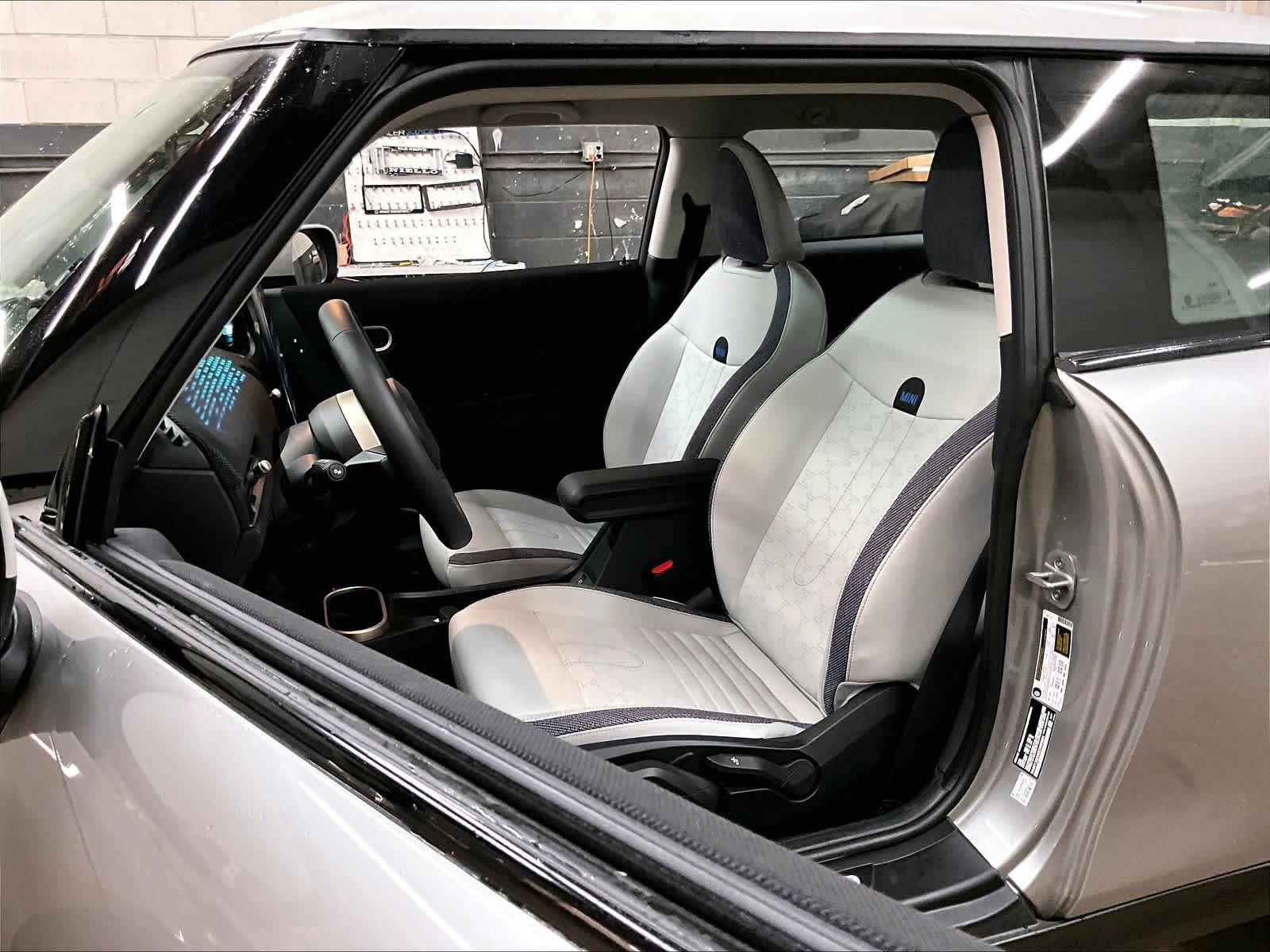 Certified 2025 MINI Cooper 2-Door Hardtop FWD image 26