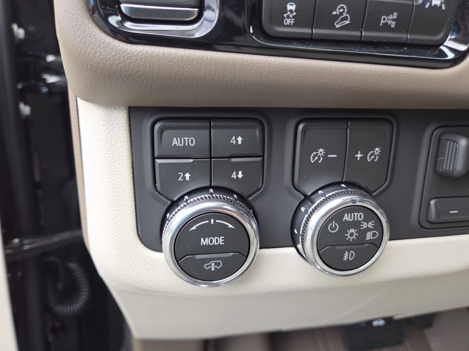 New 2026 GMC Yukon XL Denali w/ Denali Reserve Package AWD/4WD image 8