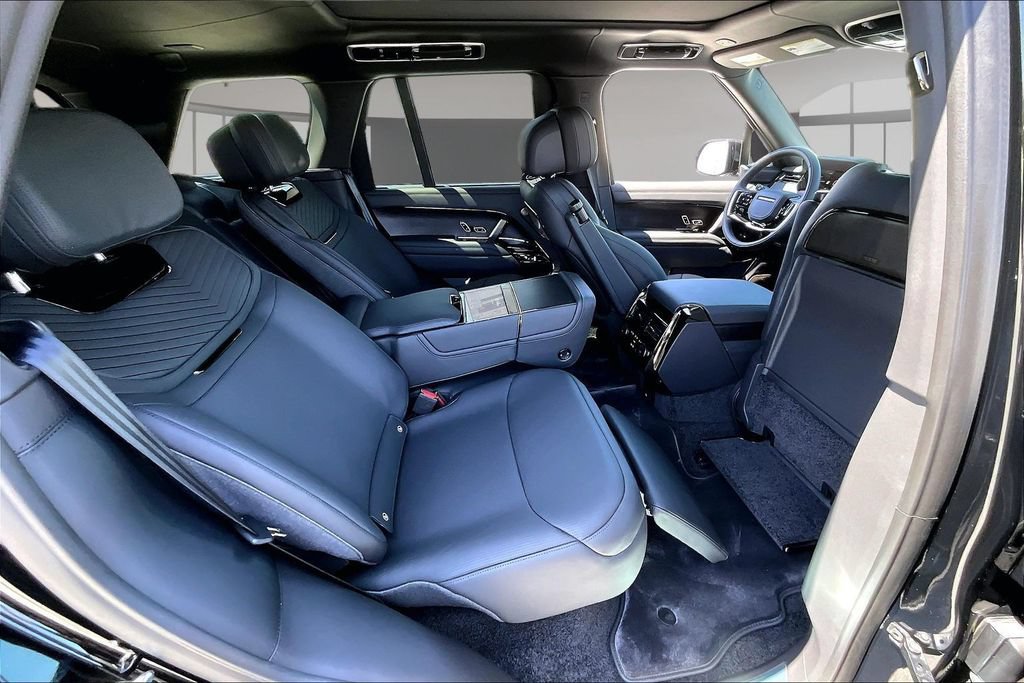 New 2026 Land Rover Range Rover SV AWD/4WD image 11