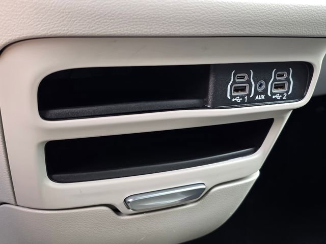 Used 2024 Chrysler Pacifica Touring-L image 33