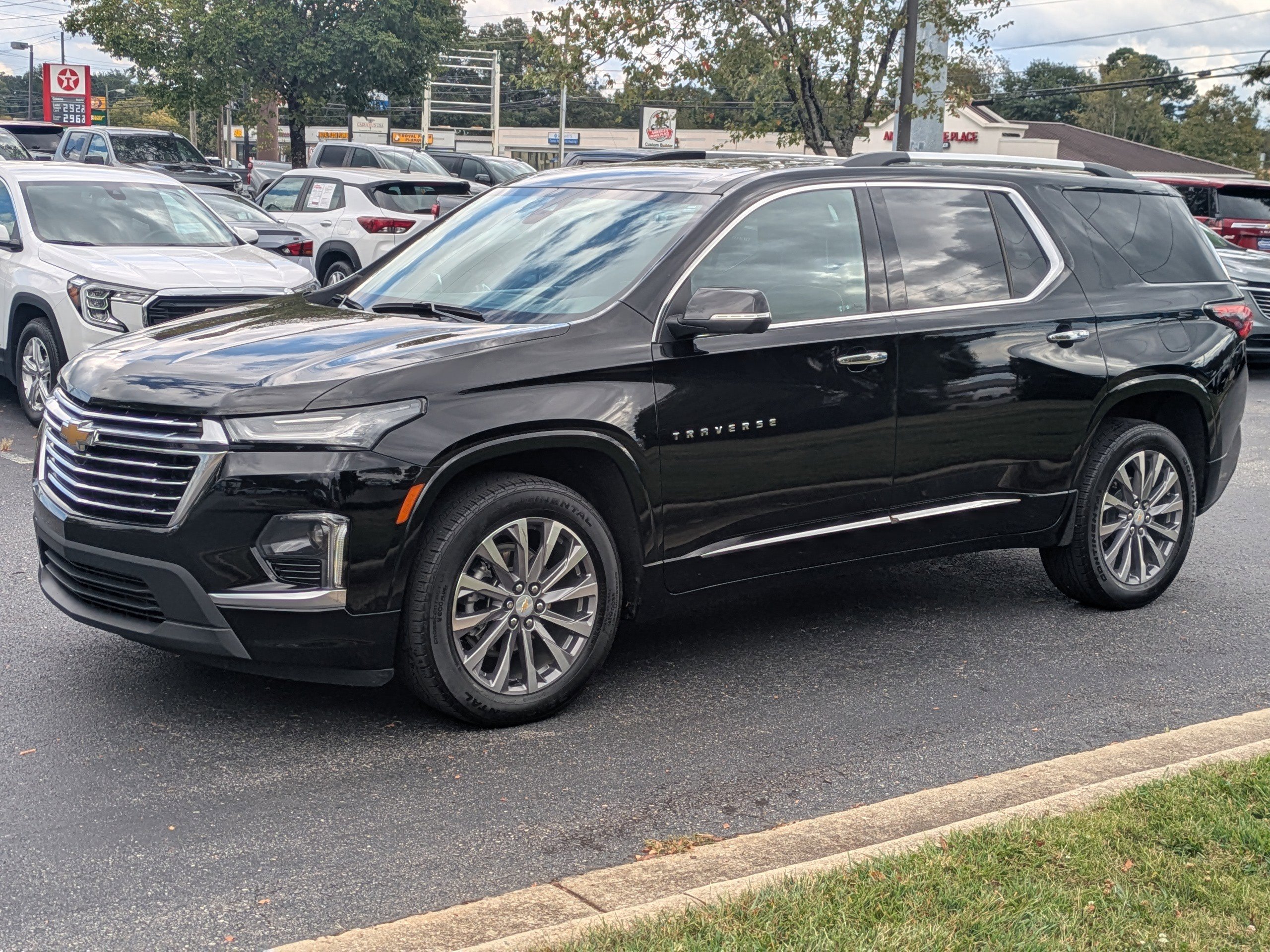 Used 2022 Chevrolet Traverse Premier w/ LPO, Floor Liner Package image 8