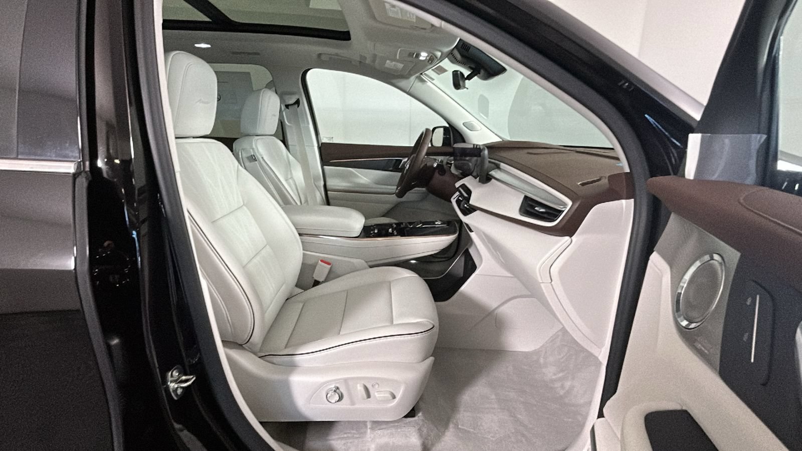 New 2026 Buick Enclave Avenir w/ Super Cruise Package AWD/4WD image 33