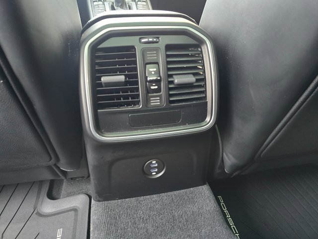 Used 2021 Porsche Macan image 47