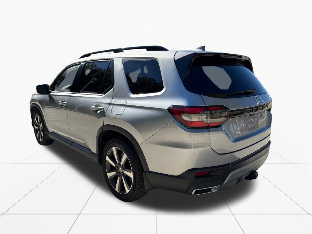Used 2025 Honda Pilot Touring image 6