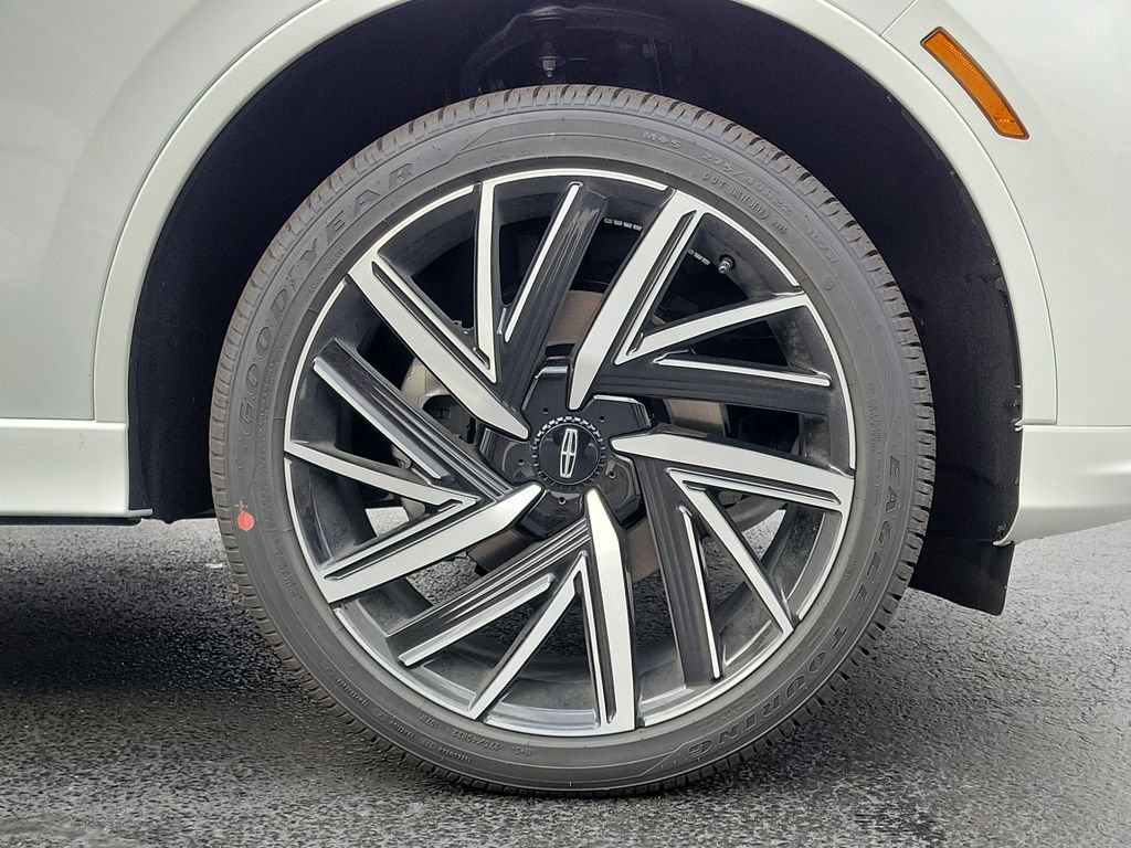 New 2026 Lincoln Aviator Black Label w/ Jet Appearance Package AWD/4WD image 9