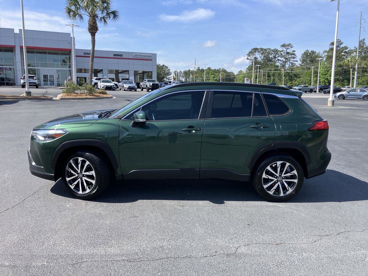 Certified 2022 Toyota Corolla Cross XLE FWD image 2