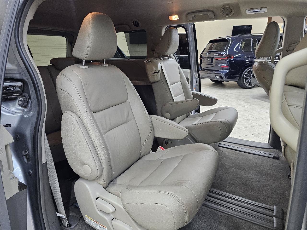 Used 2015 Toyota Sienna XLE w/ XLE Navigation Package FWD image 22