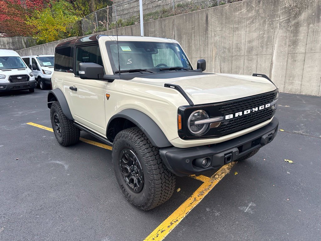 Used 2025 Ford Bronco Badlands AWD/4WD image 3
