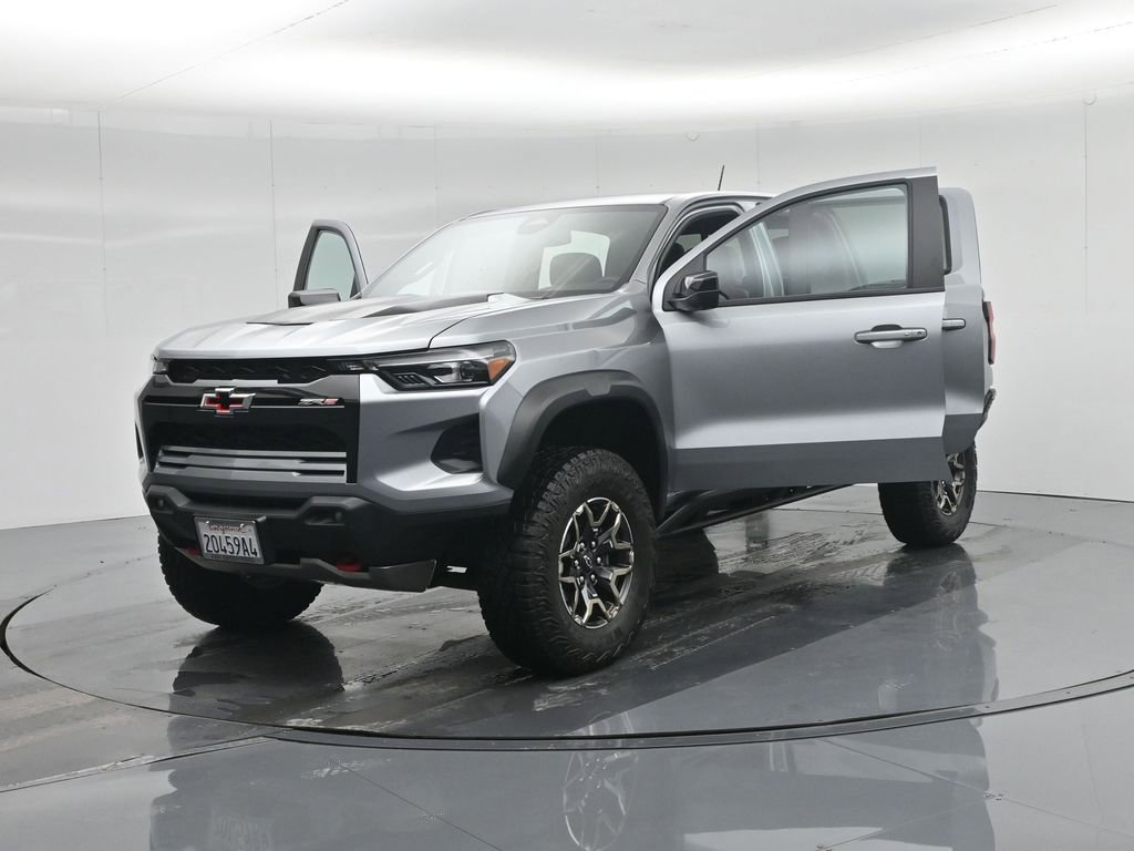 Used 2024 Chevrolet Colorado ZR2 w/ Technology Package image 32