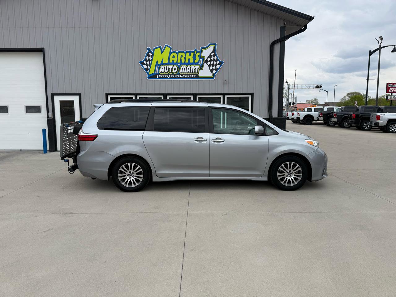 Used 2018 Toyota Sienna XLE w/ Entertainment Package FWD image 7