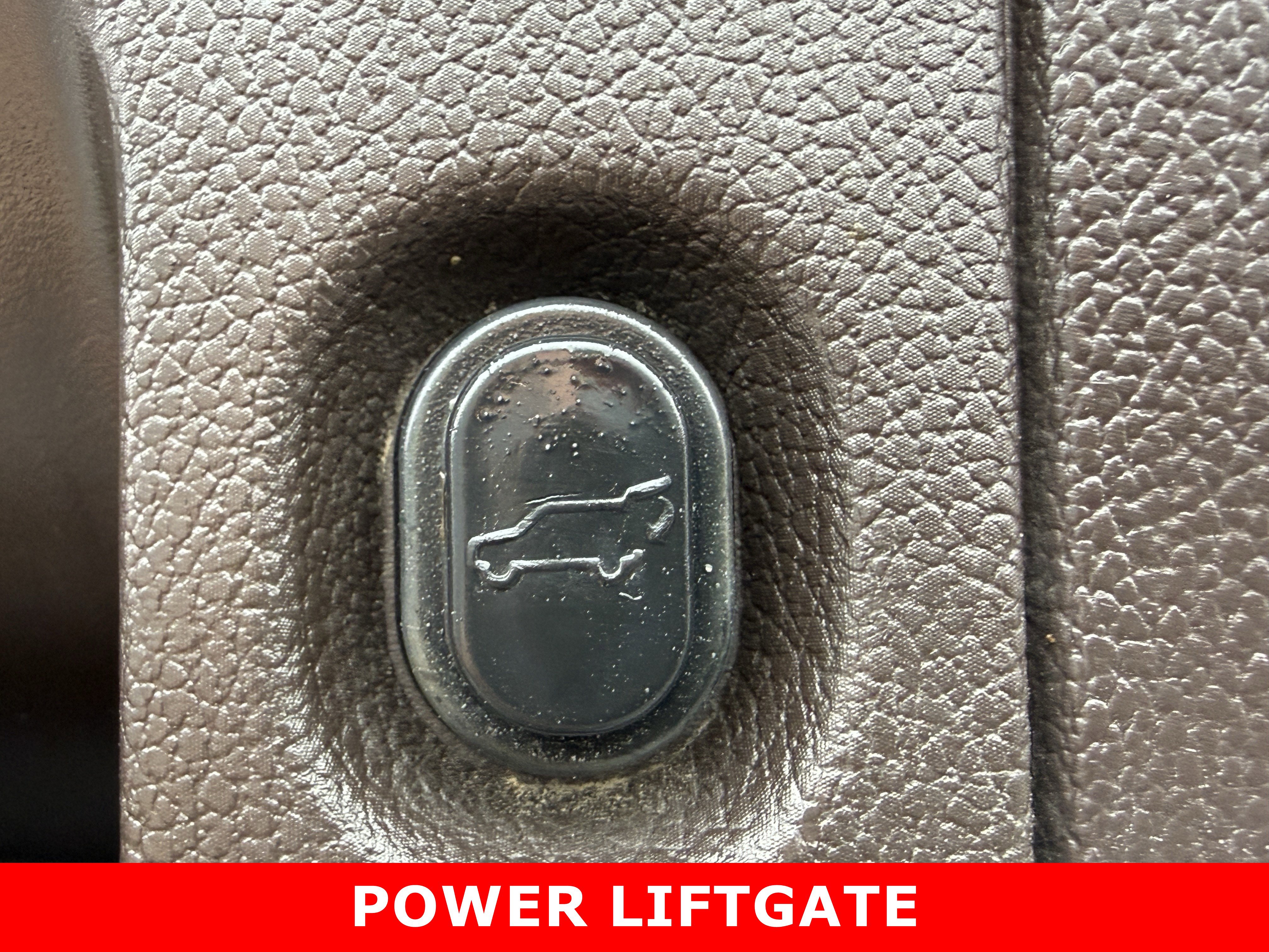 Used 2017 GMC Yukon XL Denali w/ Open Road Package image 22