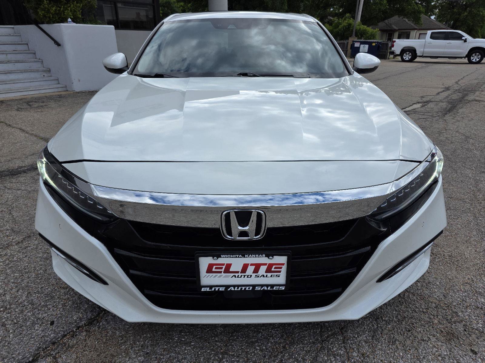 Used 2020 Honda Accord Touring image 2
