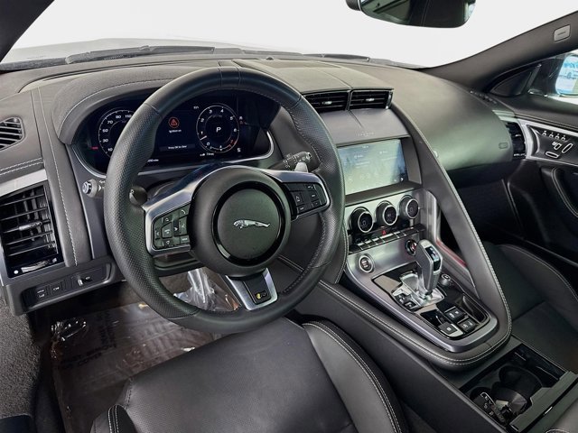 Used 2023 Jaguar F-TYPE R image 9