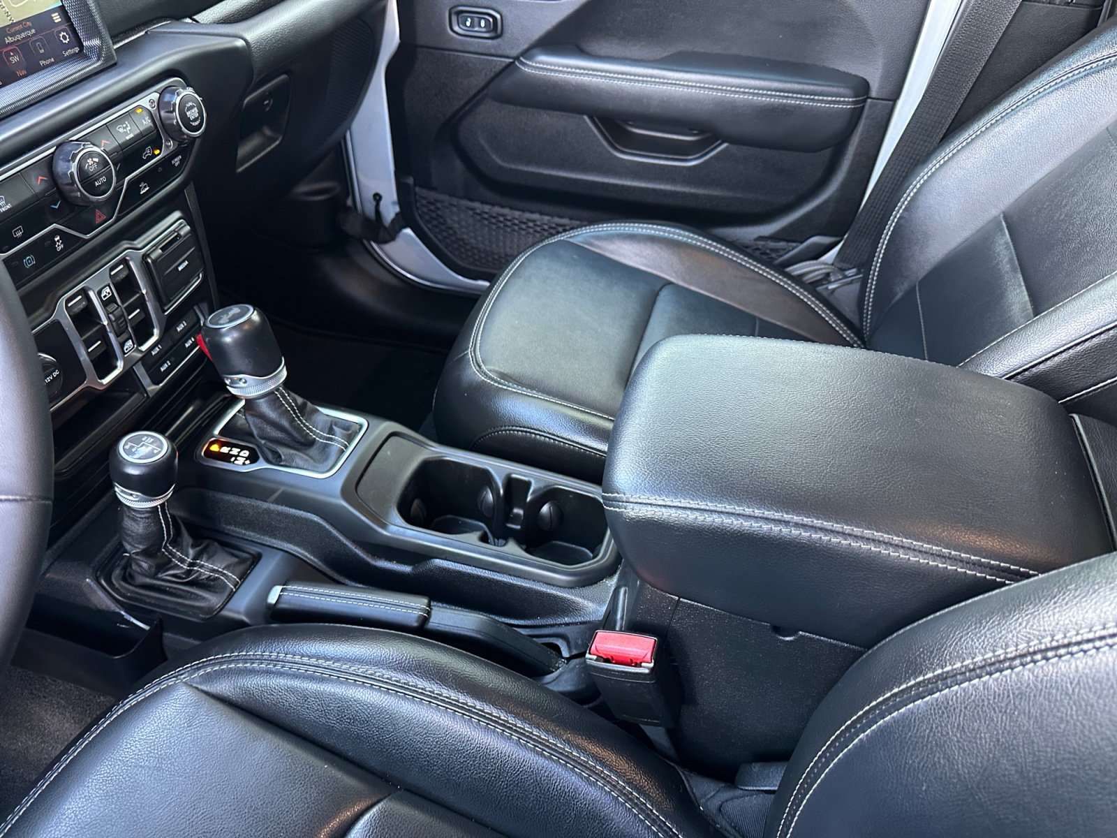 Used 2023 Jeep Wrangler Unlimited Sahara AWD/4WD image 23