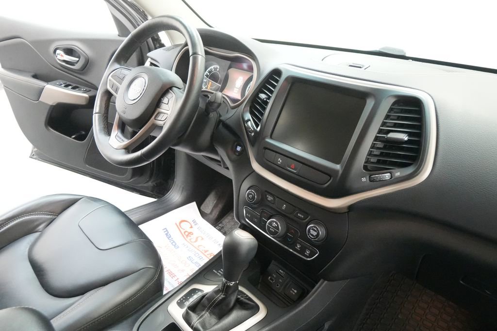 Used 2018 Jeep Cherokee Limited image 25