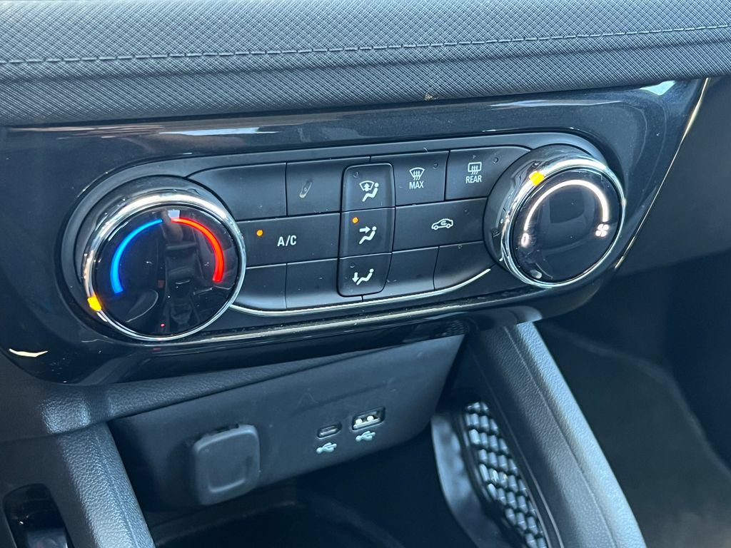 Used 2025 Chevrolet TrailBlazer LT AWD/4WD image 25