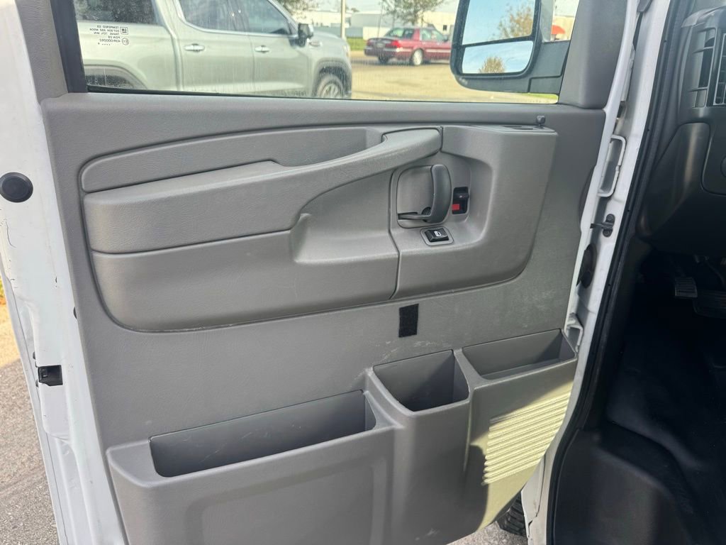 Used 2014 GMC Savana 3500 LS image 7