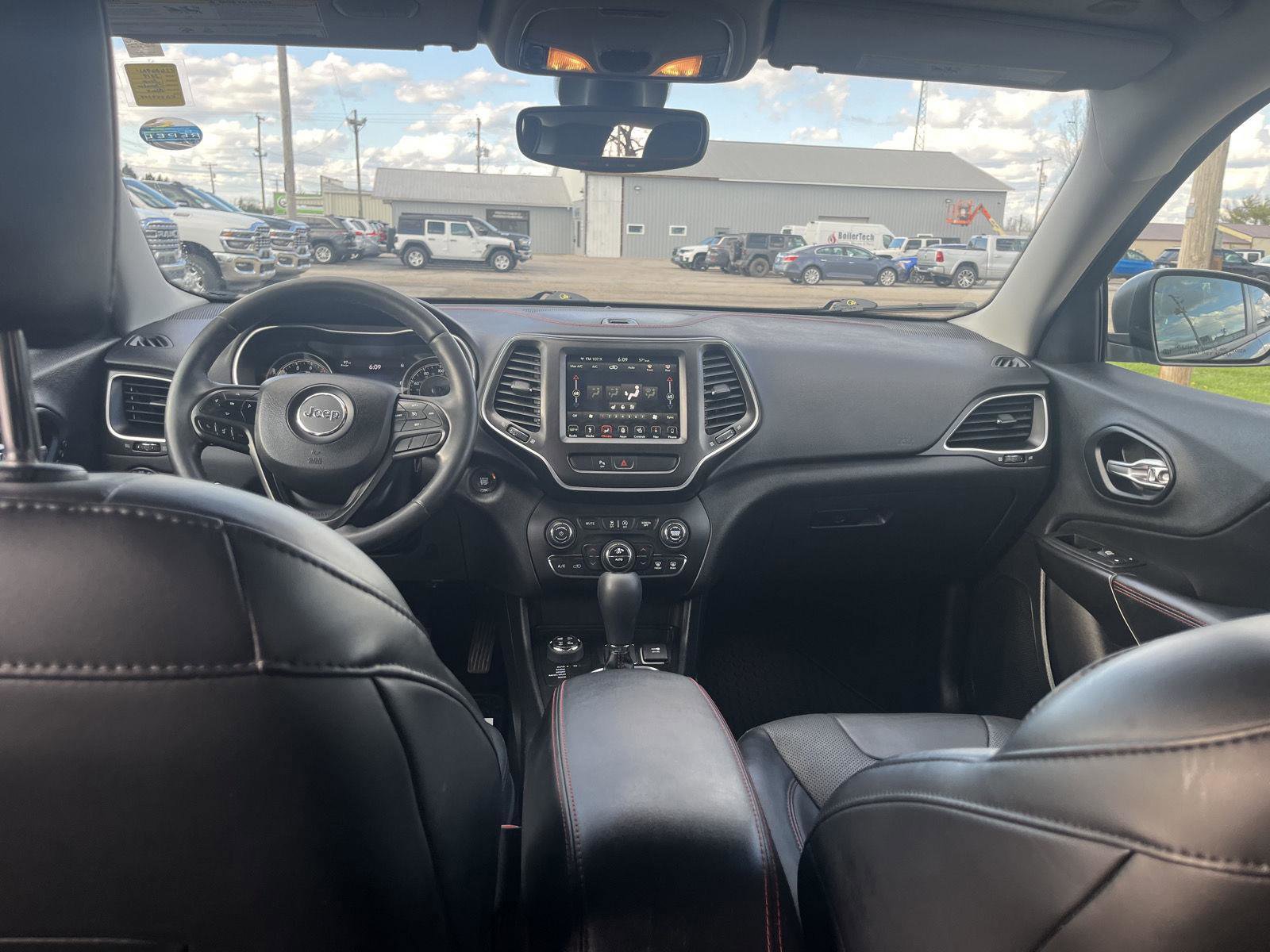 Used 2019 Jeep Cherokee Trailhawk image 33