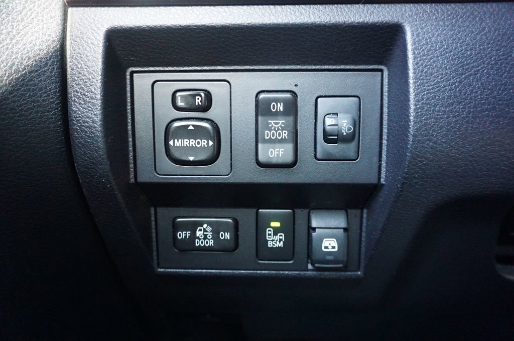 Used 2017 Toyota Tundra Limited w/ Limited Premium Package image 4