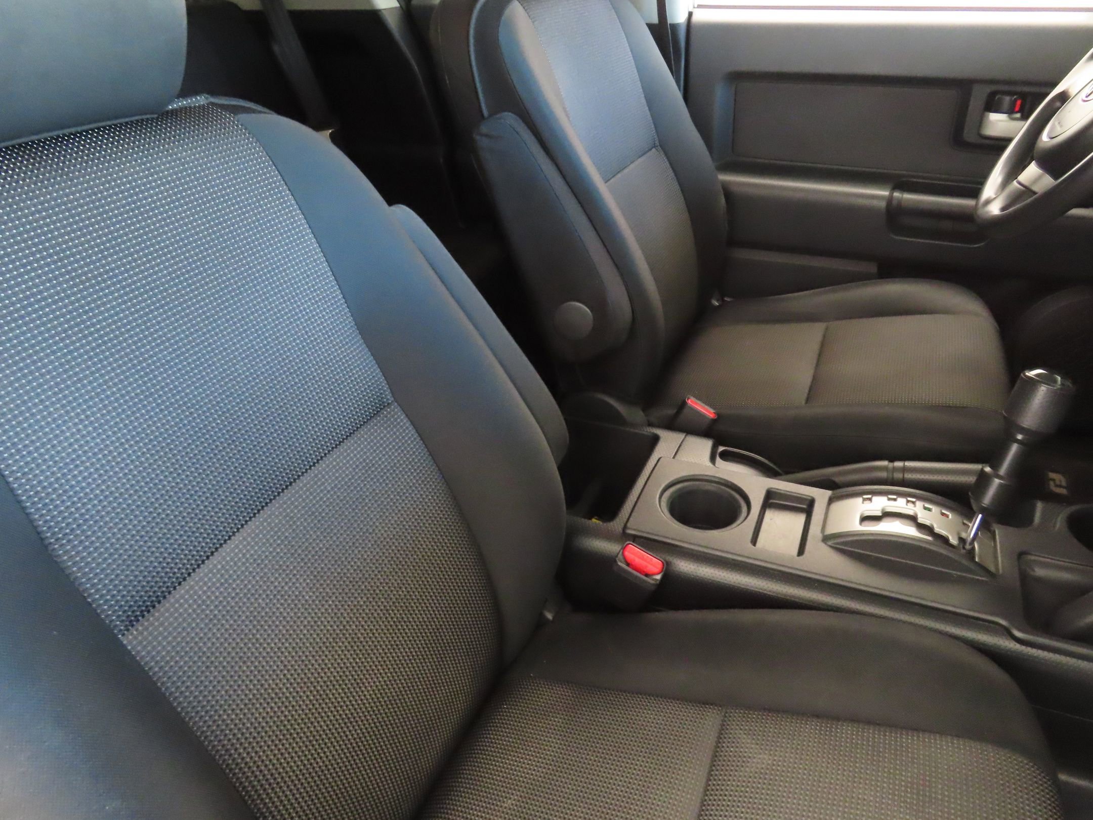 Used 2010 Toyota FJ Cruiser 4WD image 23