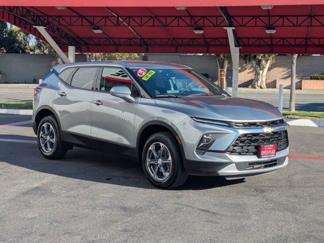 Used 2025 Chevrolet Blazer LT image 3