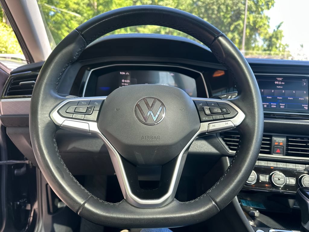 Used 2024 Volkswagen Jetta SE FWD image 12