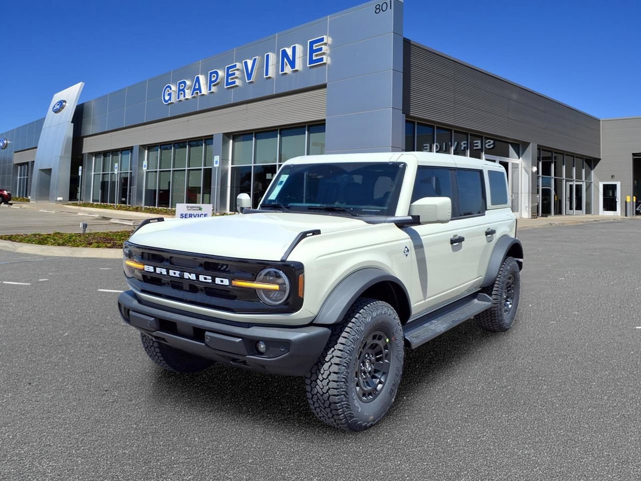 New 2026 Ford Bronco Outer Banks w/ Sasquatch Package AWD/4WD image 1