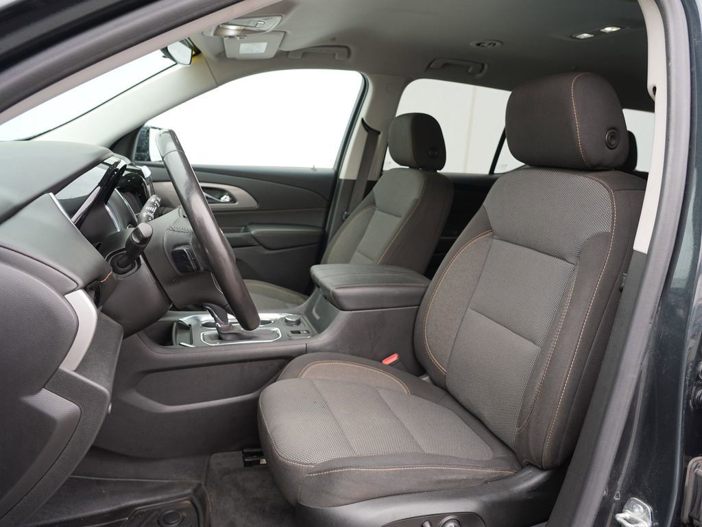 Used 2020 Chevrolet Traverse LT image 12
