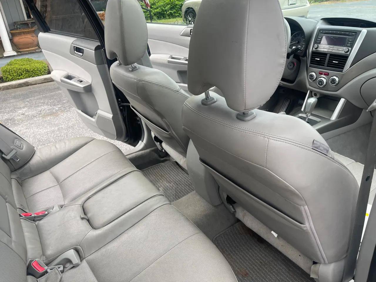 Used 2010 Subaru Outback 2.5i Limited w/ Popular Equipment Group 2A AWD/4WD image 21