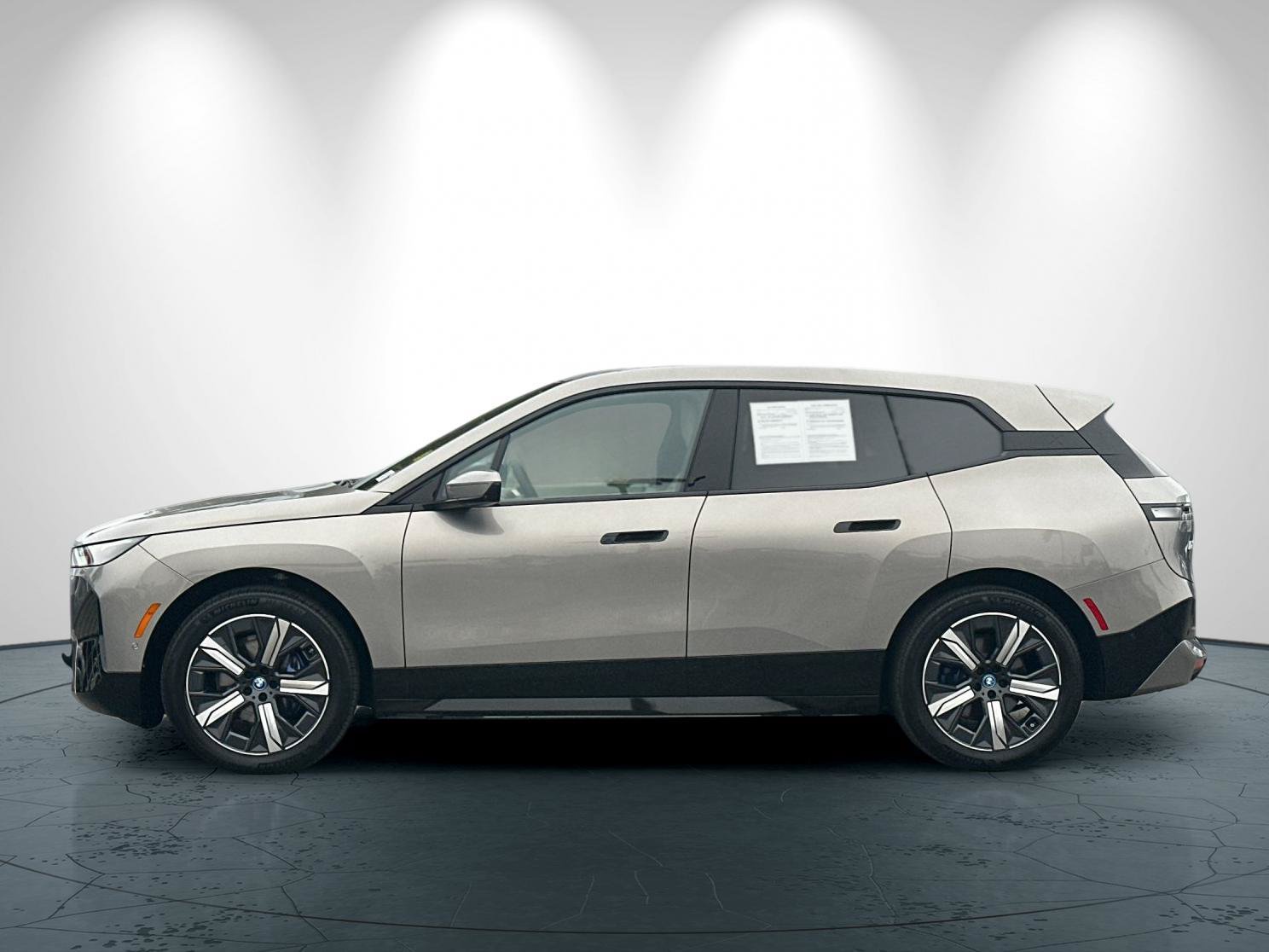 Used 2025 BMW iX xDrive50 AWD/4WD image 7
