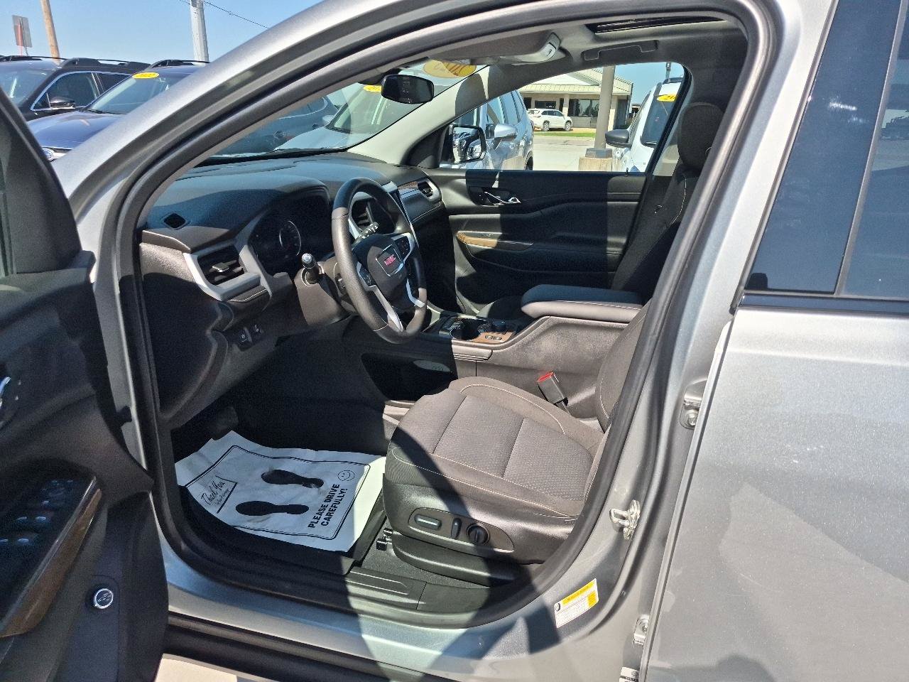 Used 2023 GMC Acadia SLE w/ Driver Convenience Package AWD/4WD image 17