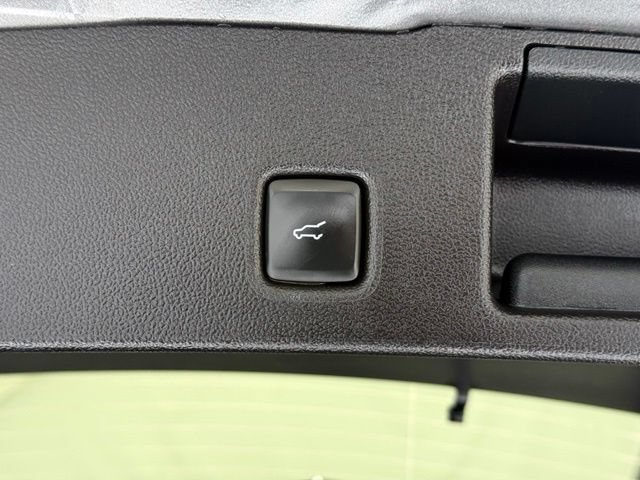 Used 2025 Ford Escape ST-Line Select AWD/4WD image 5