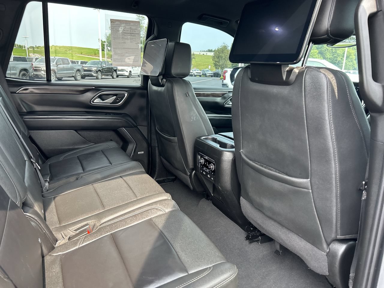 Used 2024 Chevrolet Tahoe Z71 w/ Luxury Package AWD/4WD image 18